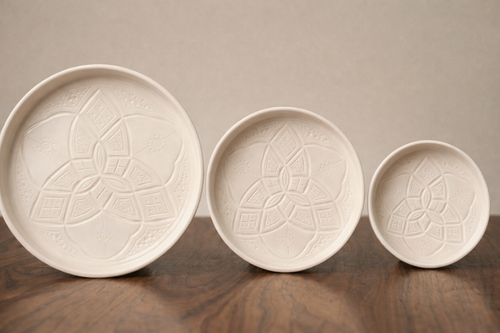 Set 3 Assiettes Artisanales Beige – Bord Relevé